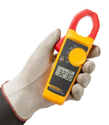 Fluke 323 True RMS Clamp Meter с измерением тока 400 A и напряжения 600 V