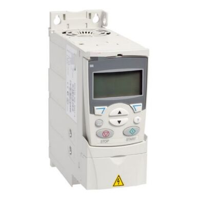 Драйвер серии 100% новый, оригинальный складской запас ABB ACS880-01-145A-3+P944