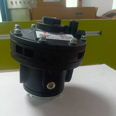 Fairchild Pneumatic Volume Booster with 250 psi Maximum Supply Pressure 150 psi Maximum Signal Pressure and 1:1 Input/Output Ratio